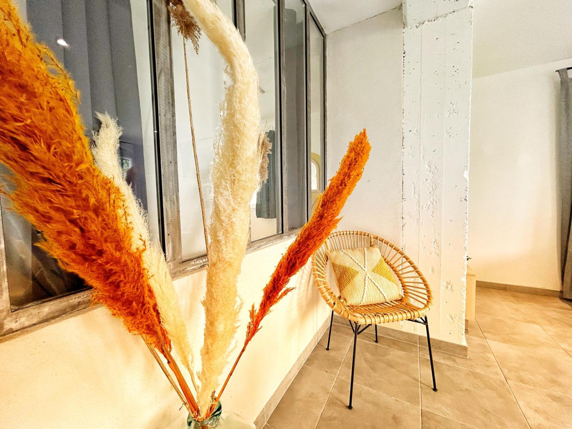 Doux Rouinet Cocoon Apartment Fourques  Luaran gambar