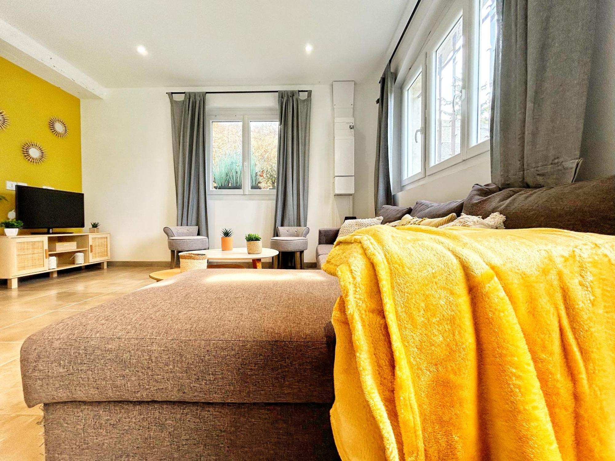 Doux Rouinet Cocoon Apartment Fourques  Luaran gambar